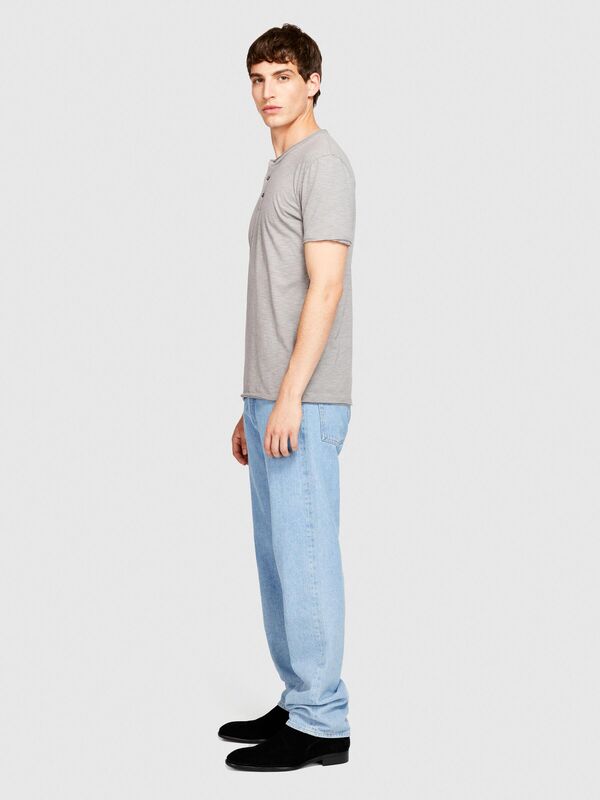 Sisley - %100 Koton Slim Fit Düğme Detayli Slub T-Shirt Erkek Siyah T-Shirt - 323A3YR7S1009