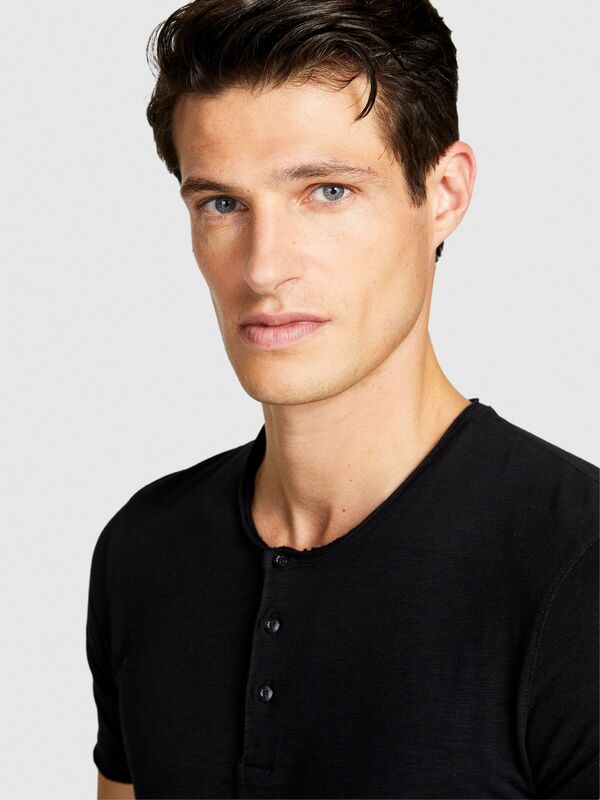 %100 Koton Slim Fit Düğme Detayli Slub T-Shirt Erkek Siyah T-Shirt - 323A3YR7S1009