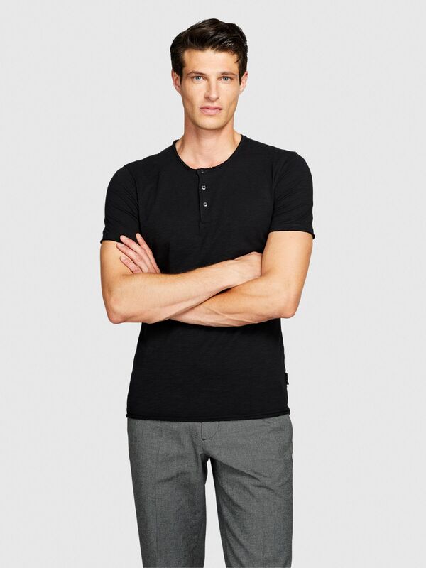 %100 Koton Slim Fit Düğme Detayli Slub T-Shirt Erkek Siyah T-Shirt - 323A3YR7S1009