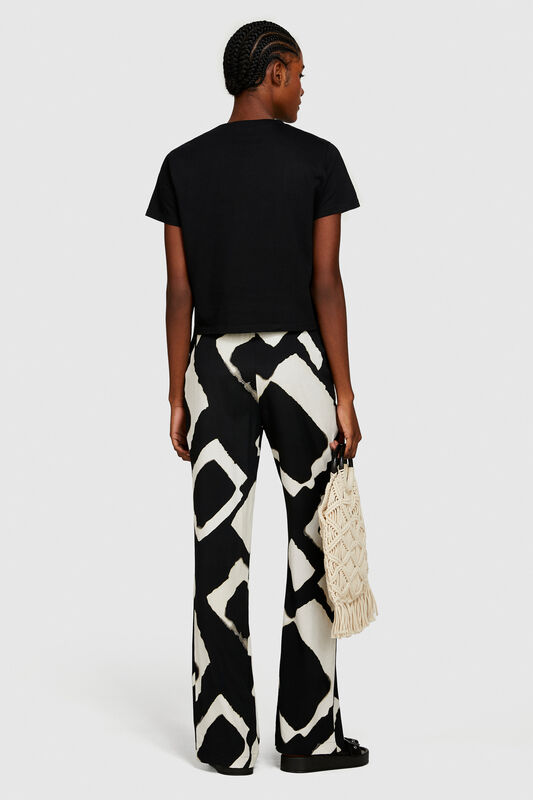 %100 Pamuk Altı Dantel Detaylı Bisiklet Yaka T-Shirt Kadın Siyah T-Shirt - 324P3F1QL105I