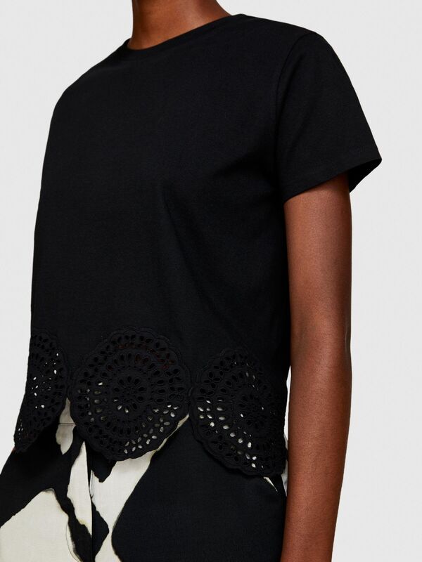 Sisley - %100 Pamuk Altı Dantel Detaylı Bisiklet Yaka T-Shirt Kadın Siyah T-Shirt - 324P3F1QL105I