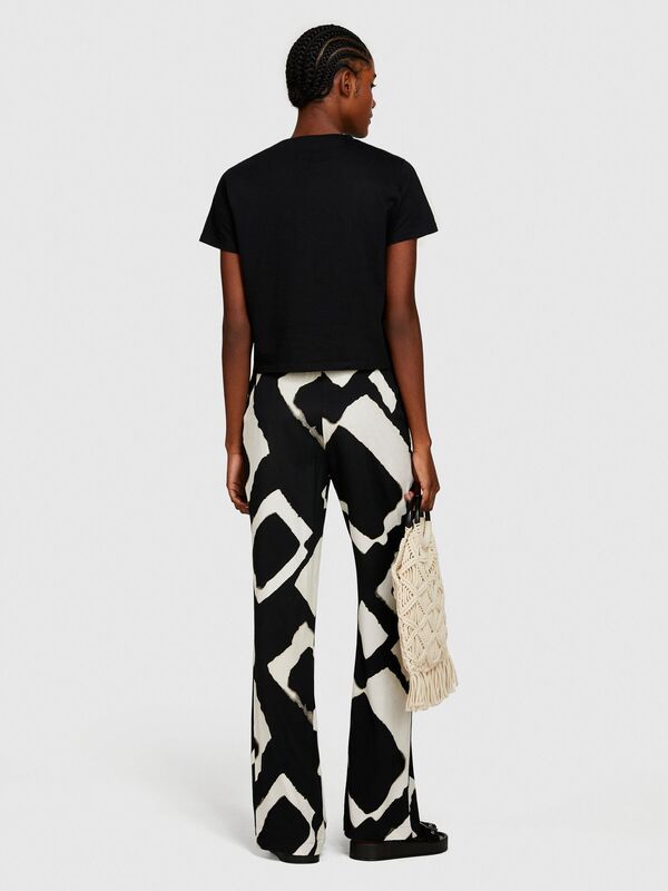 %100 Pamuk Altı Dantel Detaylı Bisiklet Yaka T-Shirt Kadın Siyah T-Shirt - 324P3F1QL105I