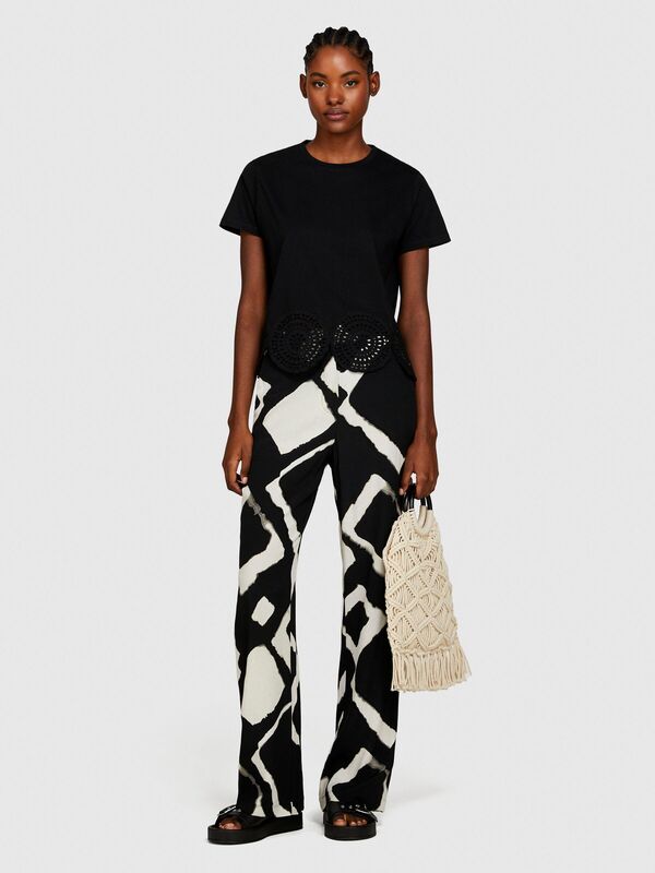 %100 Pamuk Altı Dantel Detaylı Bisiklet Yaka T-Shirt Kadın Siyah T-Shirt - 324P3F1QL105I