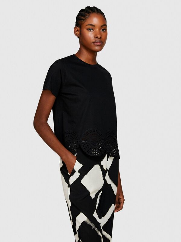 %100 Pamuk Altı Dantel Detaylı Bisiklet Yaka T-Shirt Kadın Siyah T-Shirt - 324P3F1QL105I