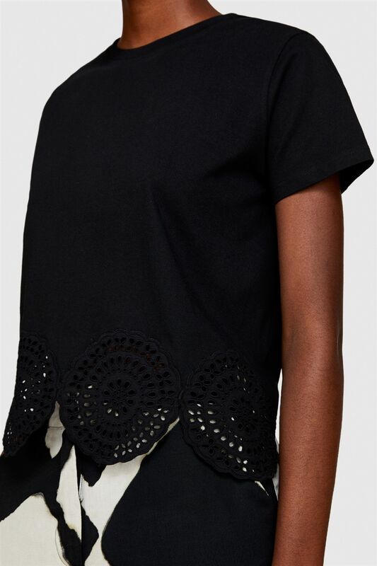 %100 Pamuk Altı Dantel Detaylı Bisiklet Yaka T-Shirt Kadın Siyah T-Shirt - 324P3F1QL105I