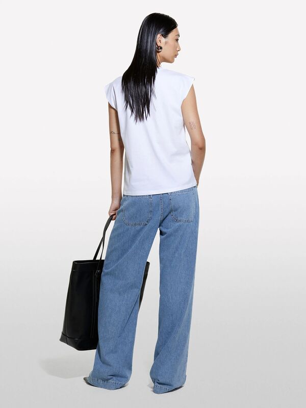 %100 Pamuk Aplikeli Bisiklet Yaka Kolsuz Bluz Kadın Beyaz Bluz - 324A351SL106J