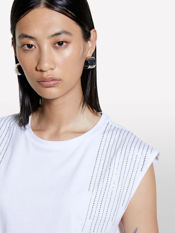 %100 Pamuk Aplikeli Bisiklet Yaka Kolsuz Bluz Kadın Beyaz Bluz - 324A351SL106J