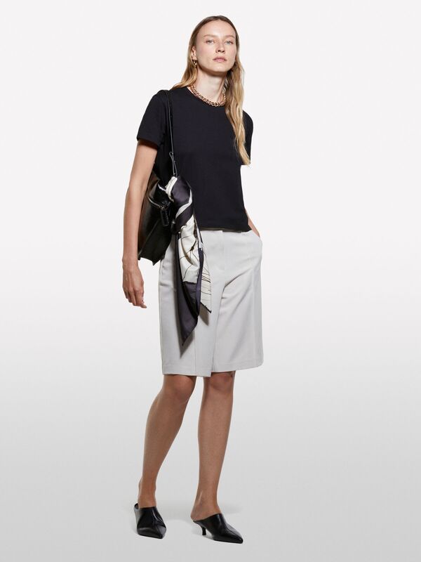 Sisley - %100 Pamuk Bisiklet Yakalı T-Shirt Kadın Siyah T-Shirt - 325A3I1XL101S