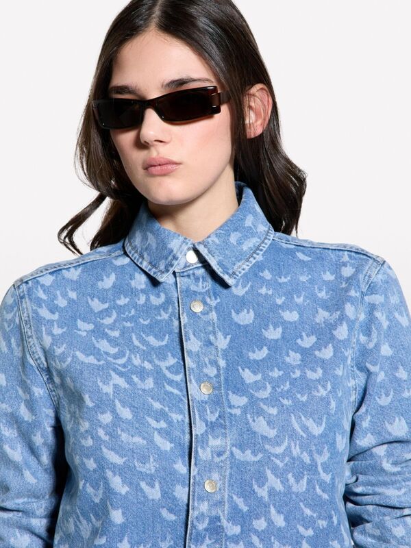 %100 Pamuk Desenli Çıtçıtlı Relax Fit Denim Gömlek Kadın Buz mavisi Denim Gömlek - 325P53Y3LQ08I