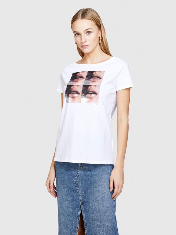 %100 Pamuk Fotoğraf Baskılı Geniş Yaka T-Shirt Kadın Beyaz T-Shirt - 324P3I1XL104T