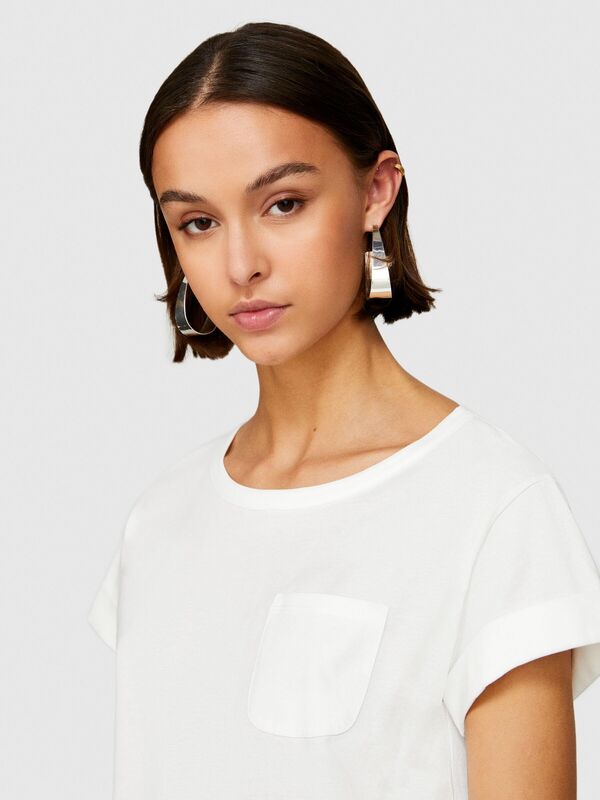 %100 Pamuk Geniş Bisiklet Yaka Dar Kesim Düz T-Shirt Kadın Kırık Beyaz T-Shirt - 324P3I1XL1058