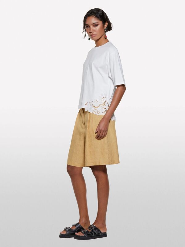 %100 Pamuk Nakış Detaylı Bisiklet Yaka Regular Fit T-Shirt Kadın Beyaz T-Shirt - 325P3F1QL107M