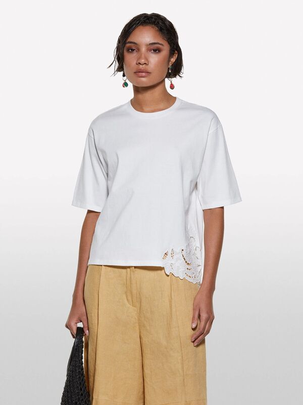 %100 Pamuk Nakış Detaylı Bisiklet Yaka Regular Fit T-Shirt Kadın Beyaz T-Shirt - 325P3F1QL107M