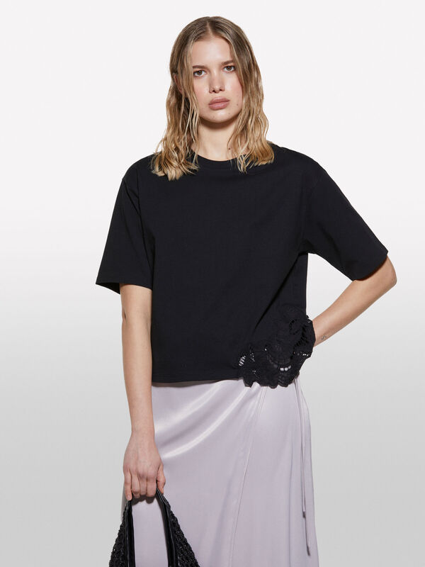 %100 Pamuk Nakış Detaylı Bisiklet Yaka Regular Fit T-Shirt Kadın Siyah T-Shirt - 325P3F1QL107M