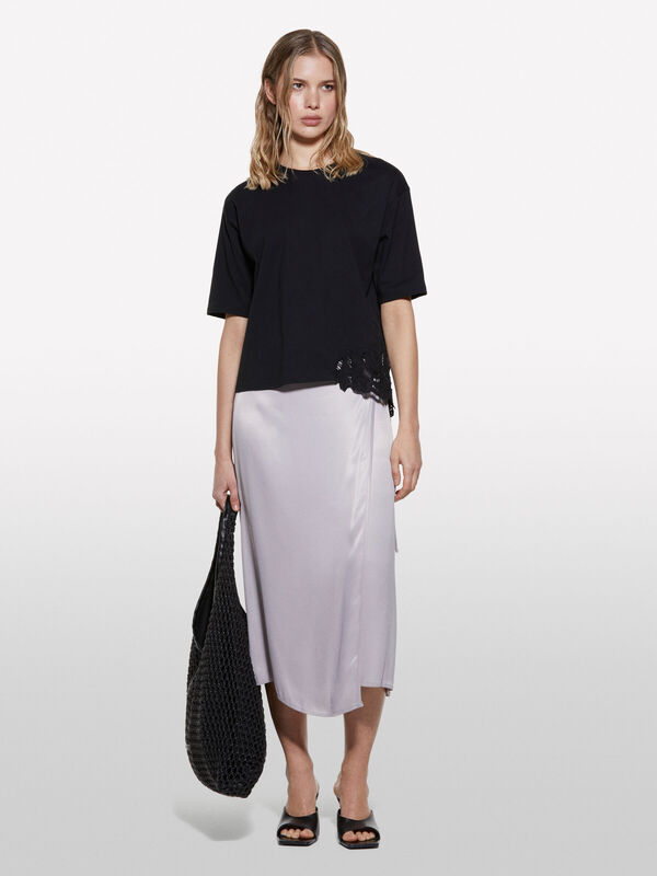 Sisley - %100 Pamuk Nakış Detaylı Bisiklet Yaka Regular Fit T-Shirt Kadın Siyah T-Shirt - 325P3F1QL107M