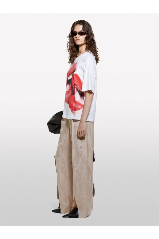 Sisley - %100 Pamuk Önü Baskılı Kısa Kollu Bisiklet Yaka T-Shirt Kadın Kırık Beyaz T-Shirt - 324A3I1XL105P