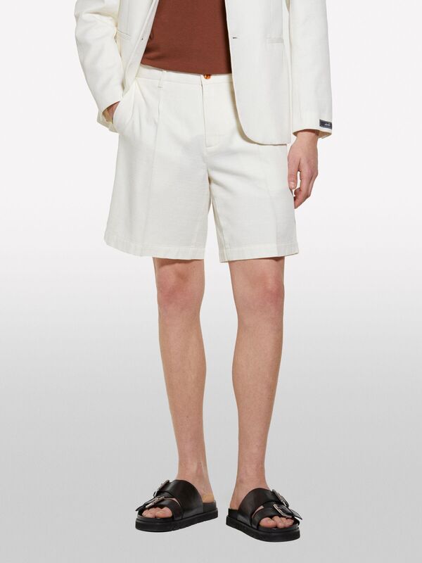 Sisley - %100 Pamuk Yırtmaç Detaylı Regular Fit Bermuda Şort Erkek Krem Şort - 325P4GJ0S9018