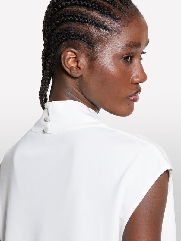 %100 Viskoz Asimetrik Dökümlü Yaka Kolsuz Üst Kadın Bej Bluz - 325P5FNTLQ08P