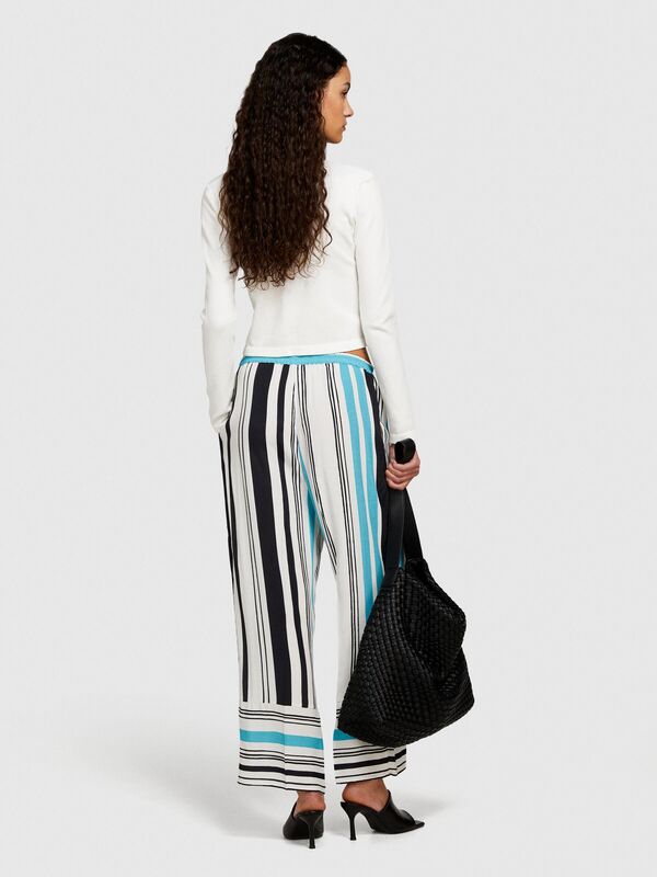 %100 Viskoz Beli Lastikli Paça Detaylı Desenli Kloş Pantolon Kadın Lacivert Pantolon - 324P4VJDLF05C