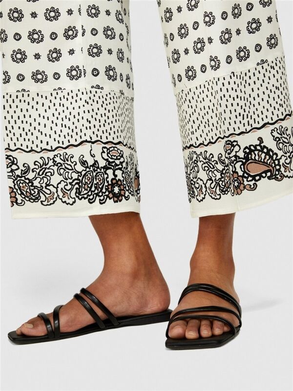 Sisley - %100 Viskoz Beli Lastikli Paça Detaylı Desenli Kloş Pantolon Kadın Turuncu Pantolon - 324P4VJDLF05C