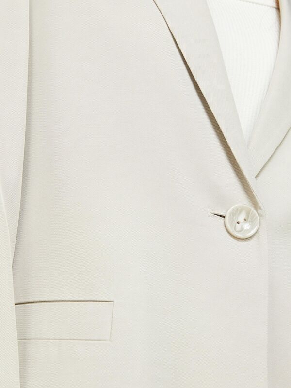 Sisley - %100 Viskoz Cebi Biyeli Tek Düğmeli Saten Blazer Ceket Kadın Gri Ceket - 324P29NMLW023 Sisley - %100 Viskoz Cebi Biyeli Tek Düğmeli Saten Blazer Ceket Kadın Gri Ceket - 324P29NMLW023