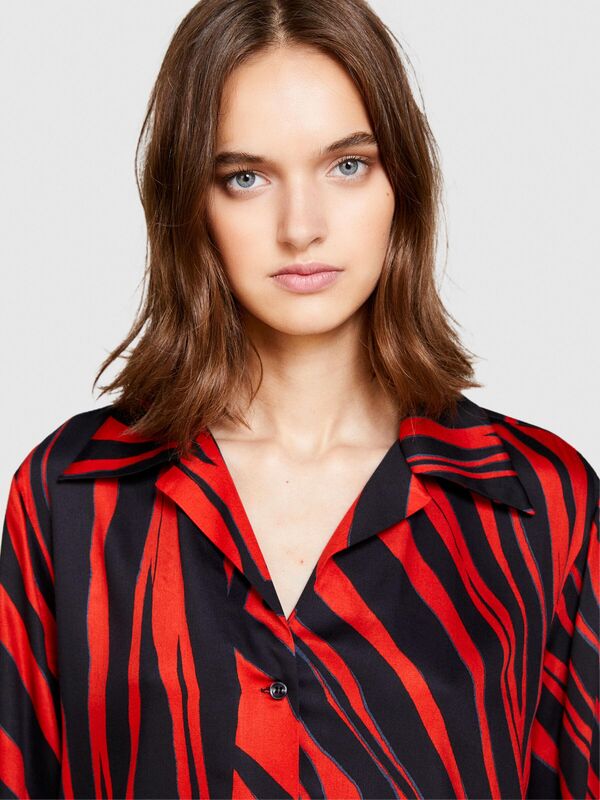 %100 Viskoz Desenli Gömlek V Yaka Saten Gömlek Kadın Siyah Gömlek - 323A53CRLQ05U