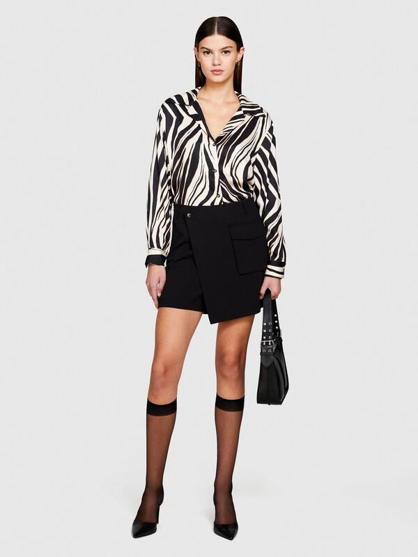 Sisley - %100 Viskoz Desenli Gömlek V Yaka Saten Gömlek Kadın Mavi Gömlek - 323A53CRLQ05U