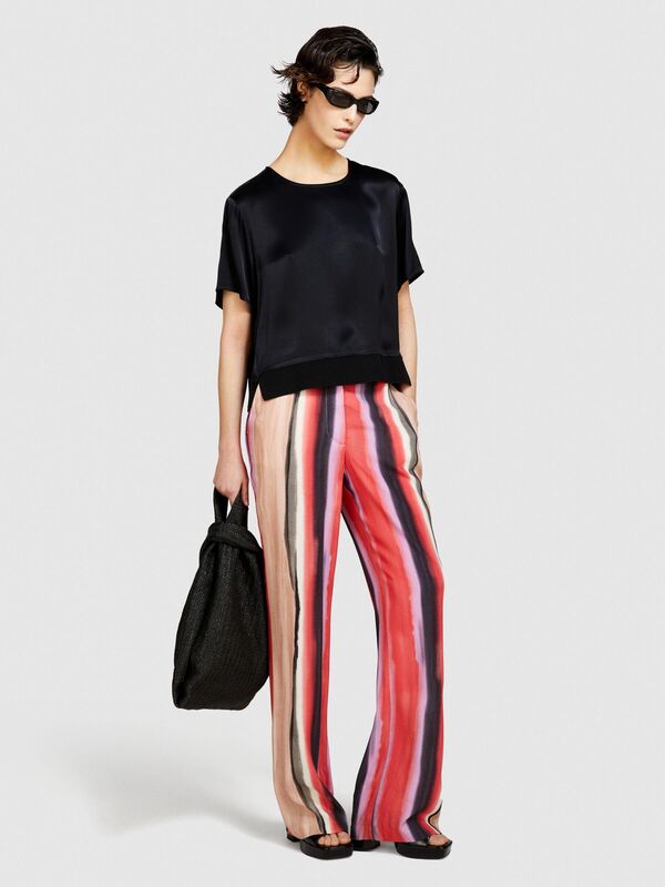 %100 Viskoz Etek Ucu Ribanalı Yırtmaçlı Geniş Yaka Bluz Kadın Siyah Bluz - 324P52BZLQ075