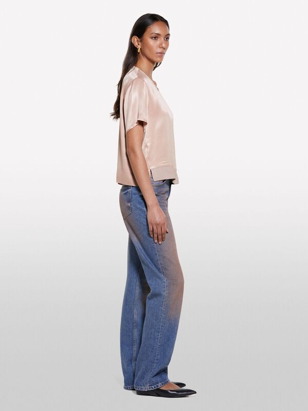 Sisley - %100 Viskoz Etek Ucu Ribanalı Yırtmaçlı Geniş Yaka Saten Bluz Kadın Sütlü Kahve Bluz - 325P52BZLQ075