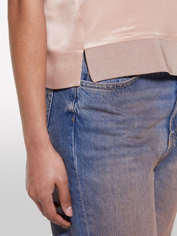 %100 Viskoz Etek Ucu Ribanalı Yırtmaçlı Geniş Yaka Saten Bluz Kadın Sütlü Kahve Bluz - 325P52BZLQ075