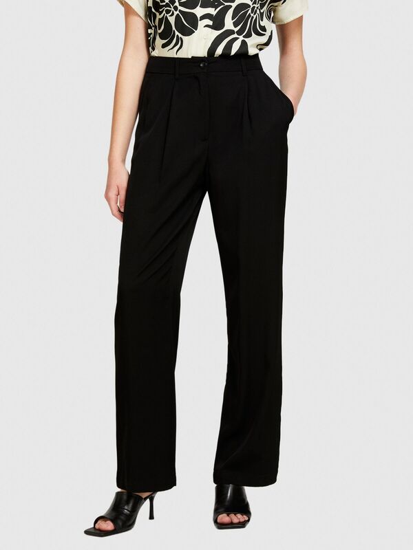 %100 VİSKOZ ÖNÜ PİLELİ GENİŞ PAÇA PANTOLON Kadın Siyah Pantolon - 324P49NMLF057