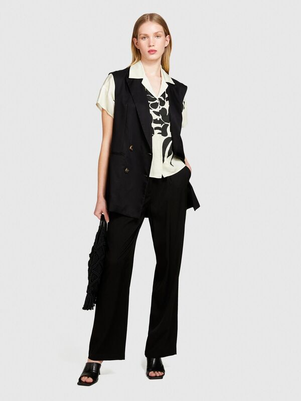 %100 VİSKOZ ÖNÜ PİLELİ GENİŞ PAÇA PANTOLON Kadın Siyah Pantolon - 324P49NMLF057