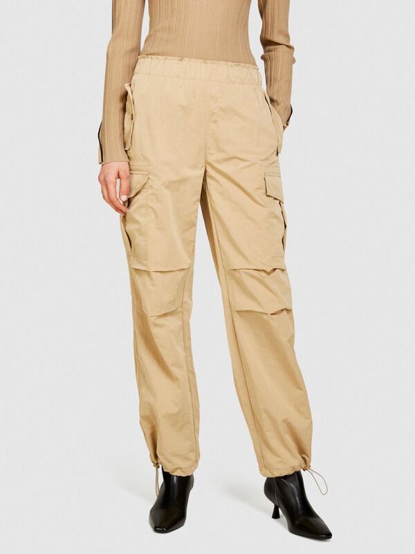 Beli Lastikli Yama Cepli Paçaları Büzgülü Pantolon Kadın Bej Pantolon - 324P4JQJLF04R