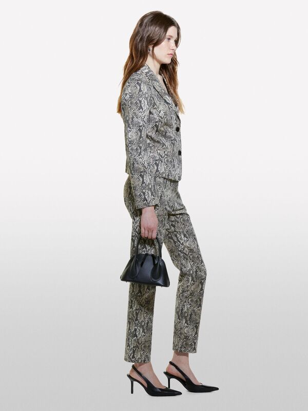 Biyeli Cepli Düğmeli Dar Kesim Klapa Yaka Ceket Kadın Gri Desenli Ceket - 324A2ZJSLW02E