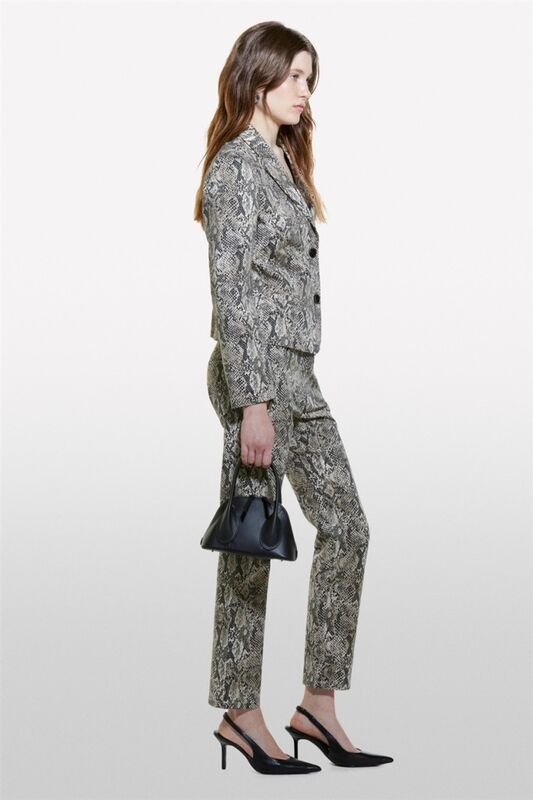 Biyeli Cepli Düğmeli Dar Kesim Klapa Yaka Ceket Kadın Gri Desenli Ceket - 324A2ZJSLW02E