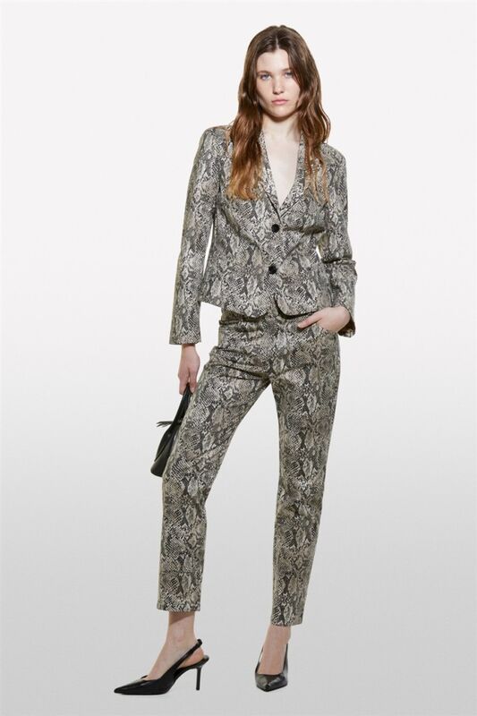 Biyeli Cepli Düğmeli Dar Kesim Klapa Yaka Ceket Kadın Gri Desenli Ceket - 324A2ZJSLW02E