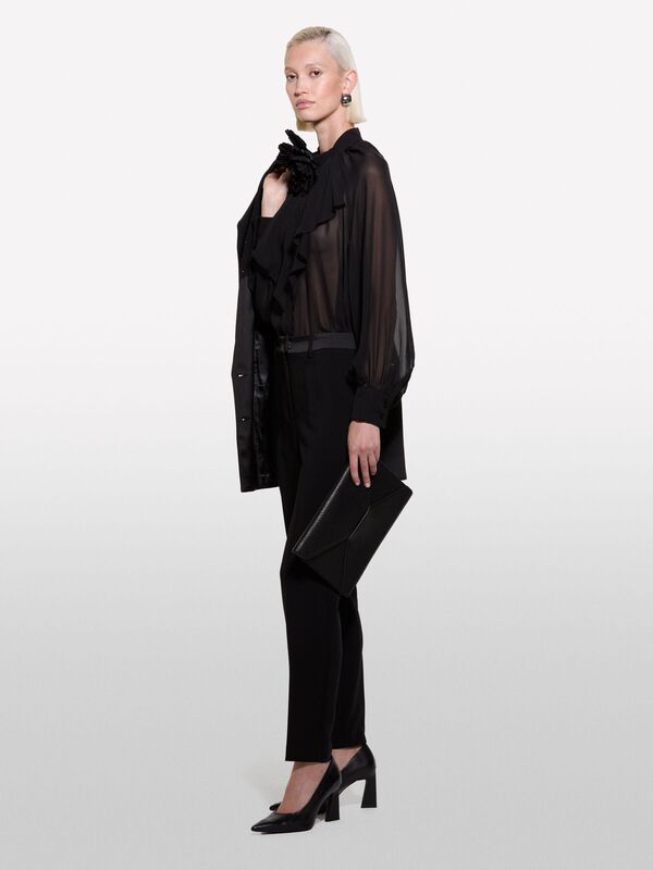 Sisley - Çiçek Detaylı Önü Fırfırlı Balon Kol Şifon Gömlek Kadın Siyah Gömlek - 324A5W9ELQ081