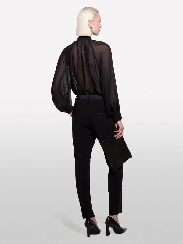 Çiçek Detaylı Önü Fırfırlı Balon Kol Şifon Gömlek Kadın Siyah Gömlek - 324A5W9ELQ081