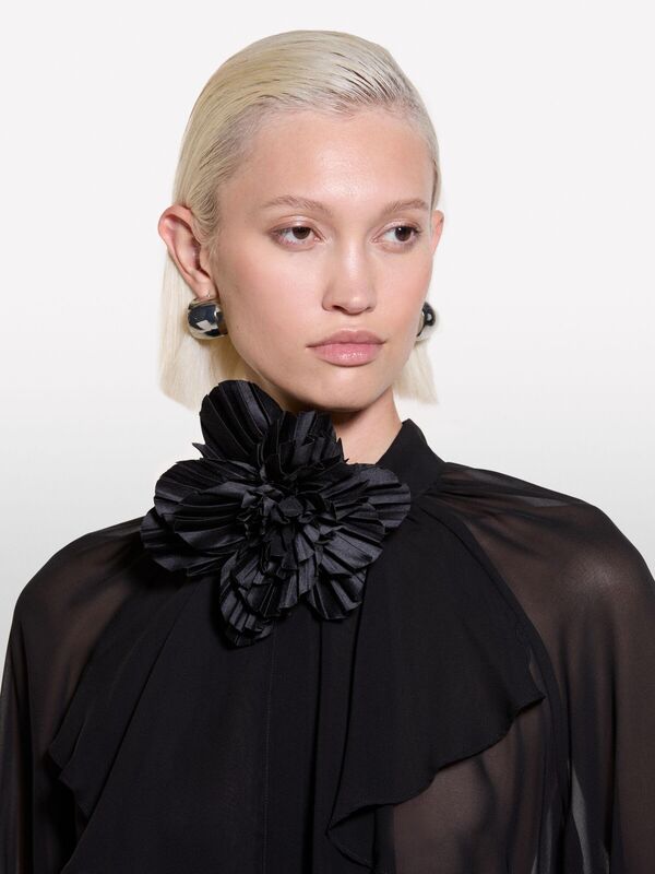 Çiçek Detaylı Önü Fırfırlı Balon Kol Şifon Gömlek Kadın Siyah Gömlek - 324A5W9ELQ081