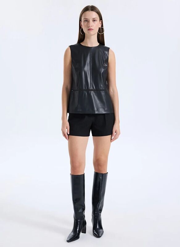 Deri Görünümlü Regular Fit Bisiklet Yaka Kolsuz Bluz Kadın Siyah Bluz - 325A54UKLQ09V