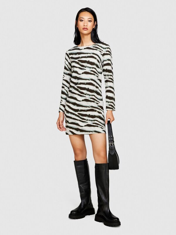 Desenli Arkası V Yaka Uzun Kollu Elbise Kadın Beyaz T-Shirt - 323A4KHJLV04T