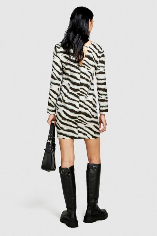 Desenli Arkası V Yaka Uzun Kollu Elbise Kadın Beyaz T-Shirt - 323A4KHJLV04T