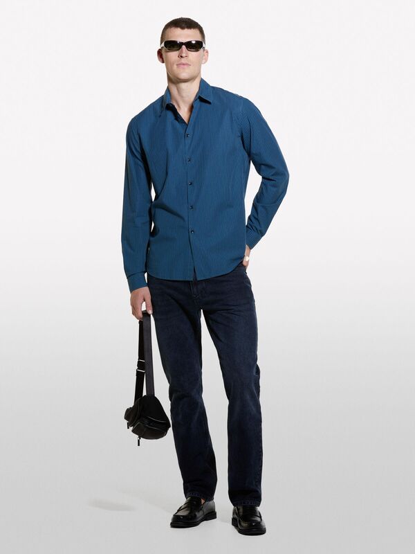Sisley - Erk_%100 Pamuk Normal Kesim Çizgi Detaylı Uzun Kollu Gömlek Erkek Lacivert Mix Gömlek - 324A5B8SSQ03T Sisley - Erk_%100 Pamuk Normal Kesim Çizgi Detaylı Uzun Kollu Gömlek Erkek Lacivert Mix Gömlek - 324A5B8SSQ03T