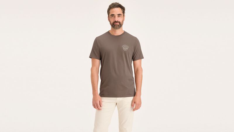 Dockers - GRAPHIC TEE TRAVELER LOGO GRAPHIC TEE FO Erkek Kahverengi T-Shirt - A1103