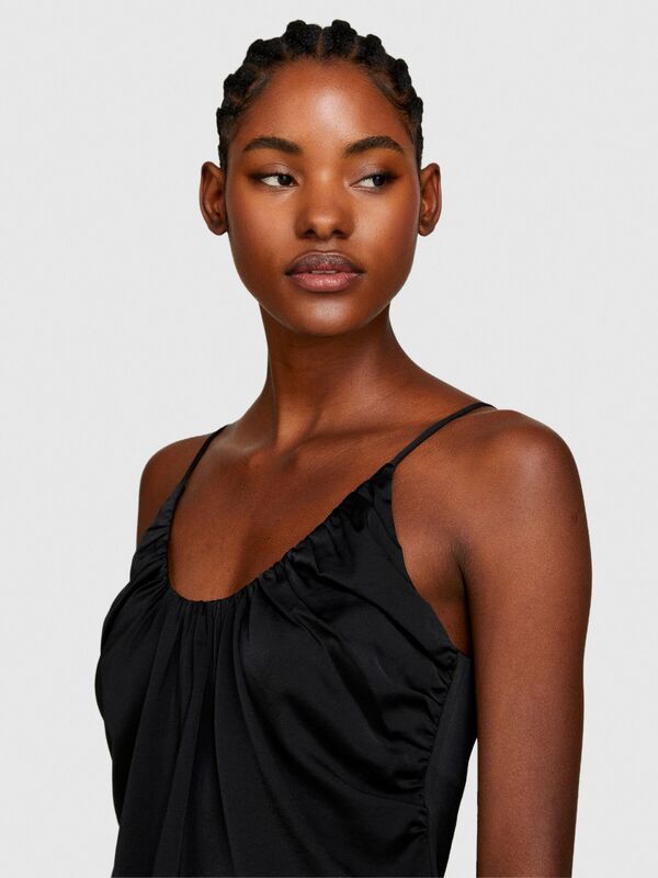 İnce Askılı Derin Büzgü Yakalı Üst Kadın Siyah Bluz - 324P51MGLH016