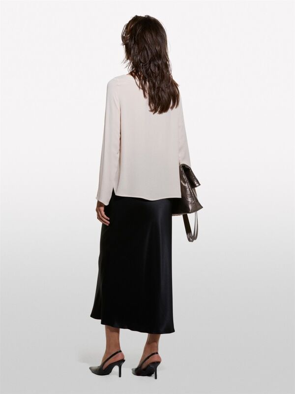 Sisley - Kdn_%100 Viskoz Rahat Kesim Yanları Yırtmaçlı Kayık Yaka Bluz Kadın Pudra Bluz - 324A5ZMZLQ07S