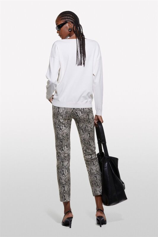 Kdn_Viskoz Karışımlı Normal Kesim Düz Kayık Yaka Kazak Kadın Bej Kazak - 324A17Q3M103J