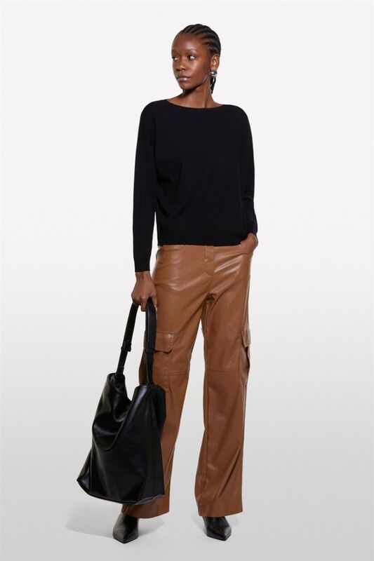 Kdn_Viskoz Karışımlı Normal Kesim Düz Kayık Yaka Kazak Kadın Siyah Kazak - 324A17Q3M103J