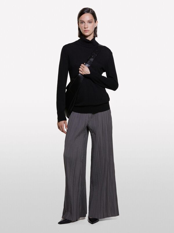 Kdn_Yün ve Kaşmir Karışımlı Ribana Detaylı Balıkçı Yaka Kazak Kadın Siyah Kazak - 324A102HM2174