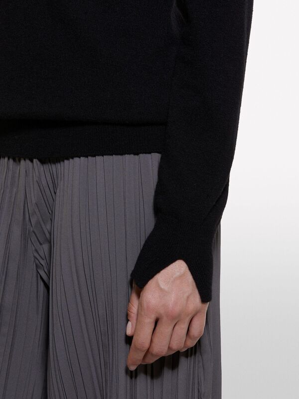 Kdn_Yün ve Kaşmir Karışımlı Ribana Detaylı Balıkçı Yaka Kazak Kadın Siyah Kazak - 324A102HM2174